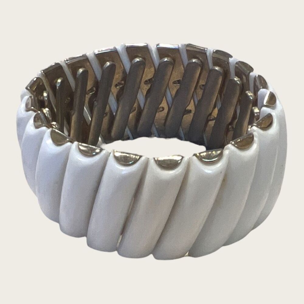 Vintage 1960s 70s White Enamel Brass Tone Expansion Stretch Bracelet